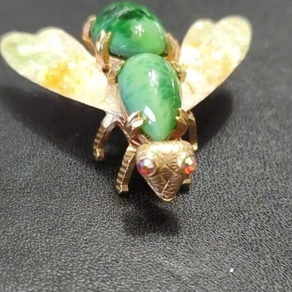 Vintage gold tone fly brooch green